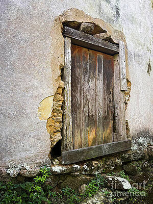 Wall Art featuring the photograph Historic Sobrado Da Dona Loquinha Doorway by Leslie Brashear