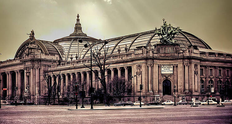 Wall Art - Photograph - Le Musee, Paris by Frank Lee