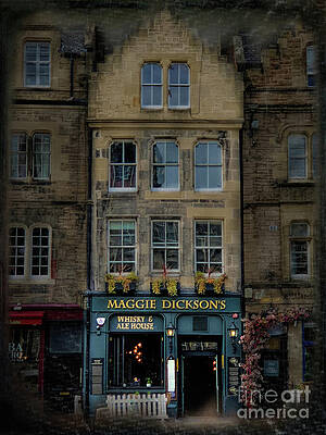 Wall Art - Photograph - Maggie Dickson's Ale House - Grassmarket, Edinburgh by Yvonne Johnstone