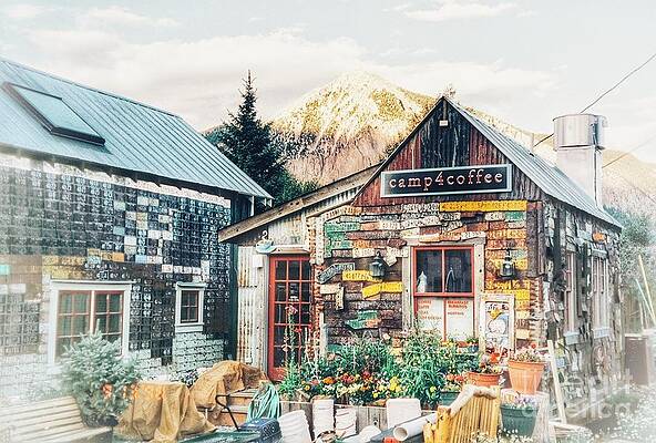 Mountain coffeeshop by Stephanie Beverungen
