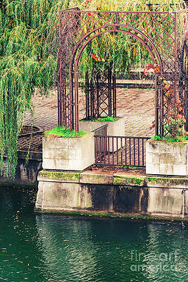 Pergola next to the river by Vicente Sargues Pergola next to the river by Vicente Sargues