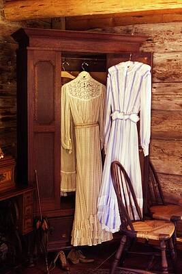 Pioneer Woman's Sunday Dress by Bob Mullins Pioneer Woman's Sunday Dress by Bob Mullins