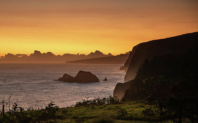 Pololu Cliffs at Sunrise by Rich Isaacman Pololu Cliffs at Sunrise by Rich Isaacman