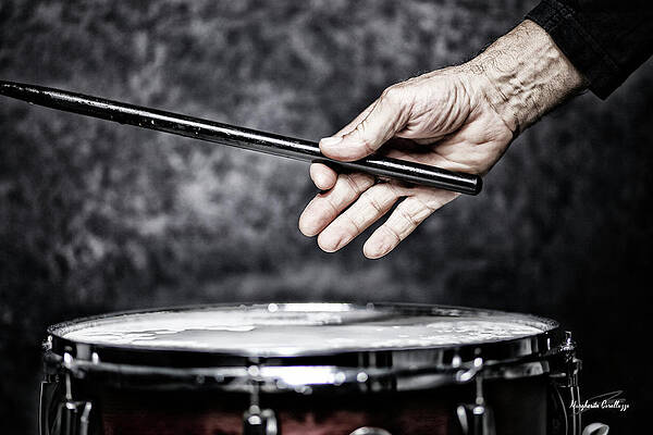 The drums are an excellent container of sounds and vibrations by Margherita Coralluzzo The drums are an excellent container of sounds and vibrations by Margherita Coralluzzo