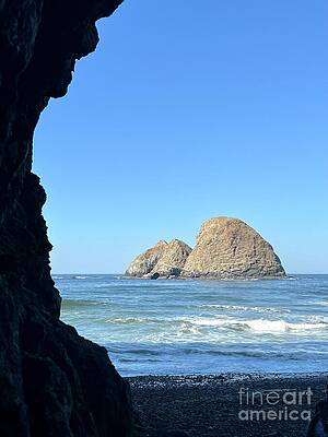 Wall Art - Photograph - Tunnel Beach Partial Frame by Saving Memories By Making Memories