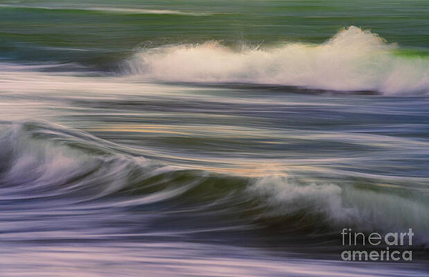 Waves Rushing In by Mike Reid Waves Rushing In by Mike Reid
