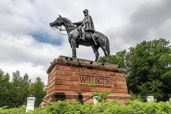 Wall Art featuring the photograph Wellington Statue by Shirley Mitchell
