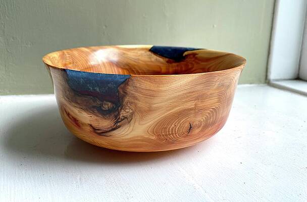 Yew bowl by Julian Perry Yew bowl by Julian Perry