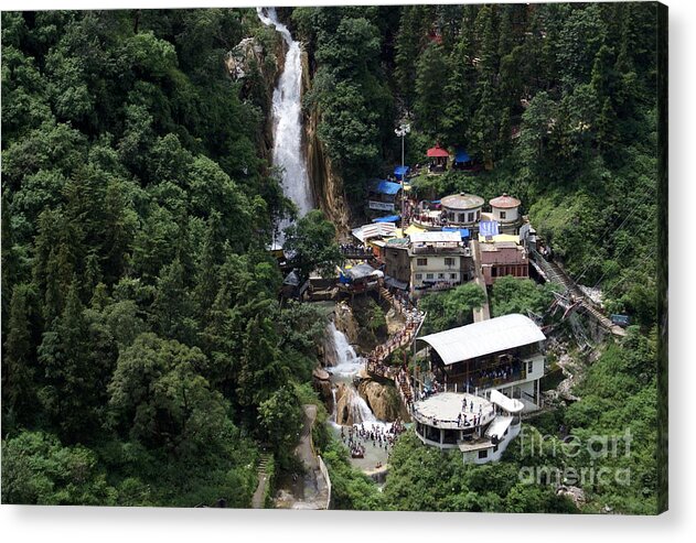 Kempty Acrylic Print featuring the photograph Kempty Falls 9 by Padamvir Singh