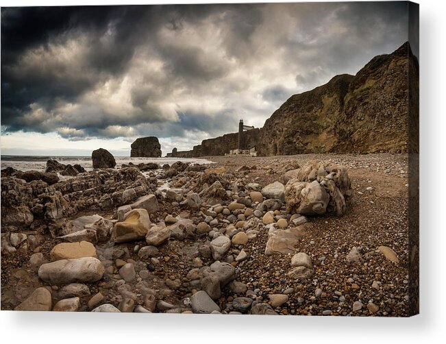 Water's Edge Acrylic Print featuring the photograph A Rocky Beach Along The Waters Edge by John Short / Design Pics