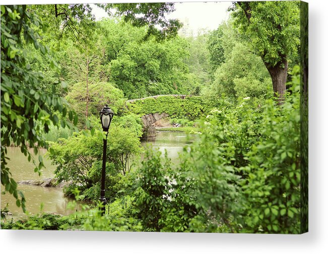 Water's Edge Acrylic Print featuring the photograph Gapstow Bridge In Central Park New York by Magnez2