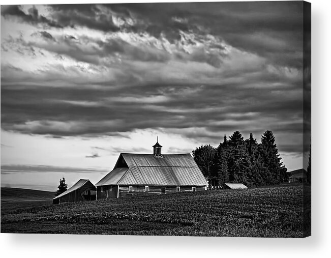  Usa Acrylic Print featuring the photograph Genesee Barn by Latah Trail Foundation