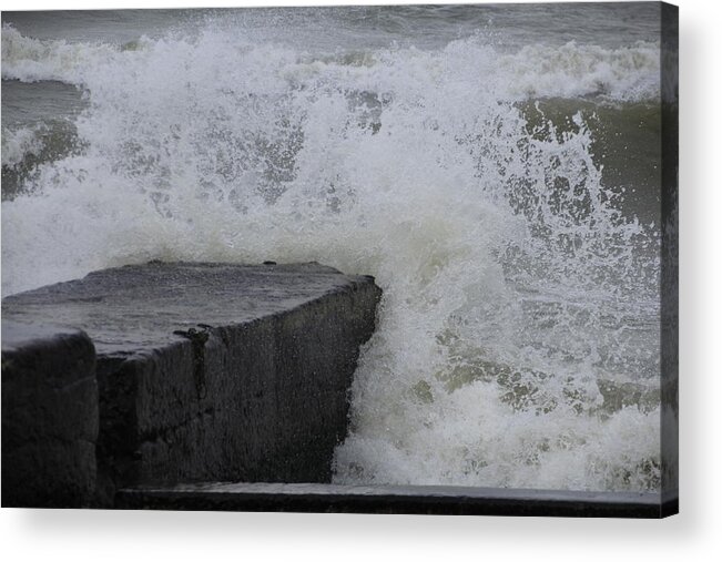 Horizontal Acrylic Print featuring the photograph Lake Erie Waves by Valerie Collins