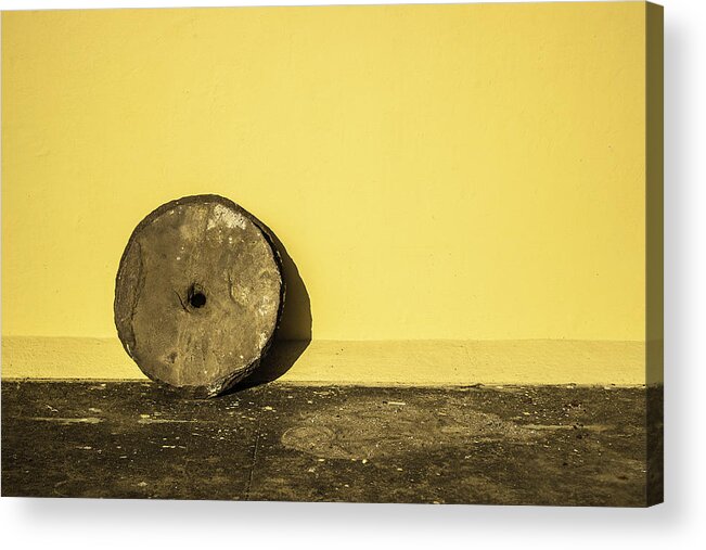 Minimalism Acrylic Print featuring the photograph Line and circle by Prakash Ghai