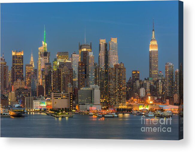 Clarence Holmes Acrylic Print featuring the photograph Manhattan Twilight III by Clarence Holmes