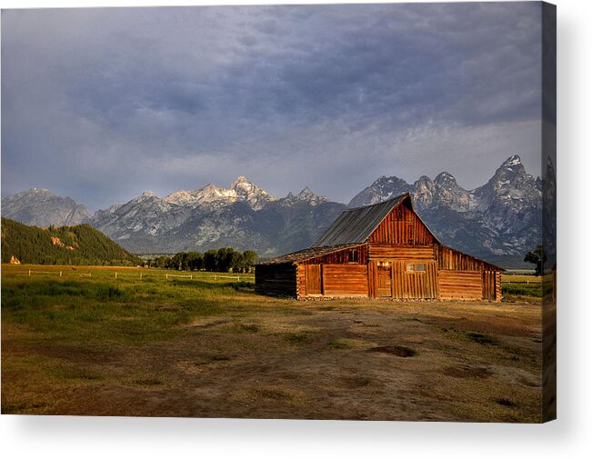 Moultons Barn Acrylic Print featuring the photograph Moulton's Barn by Rob Hemphill