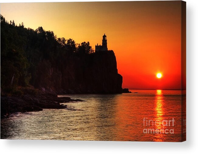 Sunrise Acrylic Print featuring the photograph Split Rock Lighthouse - Sunrise by Wayne Moran