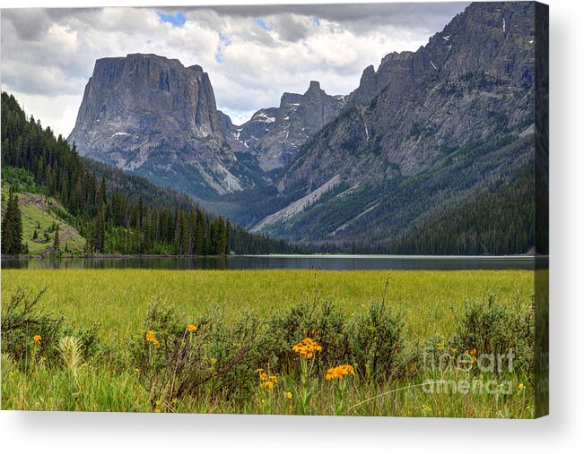 Wind River Range Acrylic Print featuring the photograph Squaretop Mountain and Upper Green River Lake by Gary Whitton