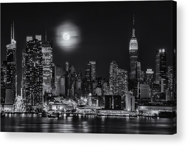 Empire State Building Acrylic Print featuring the photograph Super Moon Over NYC BW by Susan Candelario