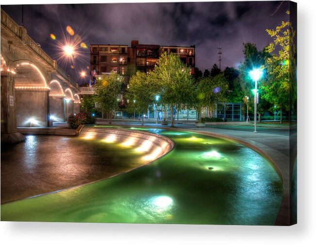 Knoxville Acrylic Print featuring the photograph The Curved Fountain by Daryl Clark