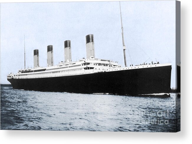 History Acrylic Print featuring the photograph The Titanic #4 by Photo Researchers