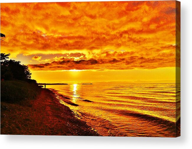  Acrylic Print featuring the photograph A Superior Sunset by Daniel Thompson