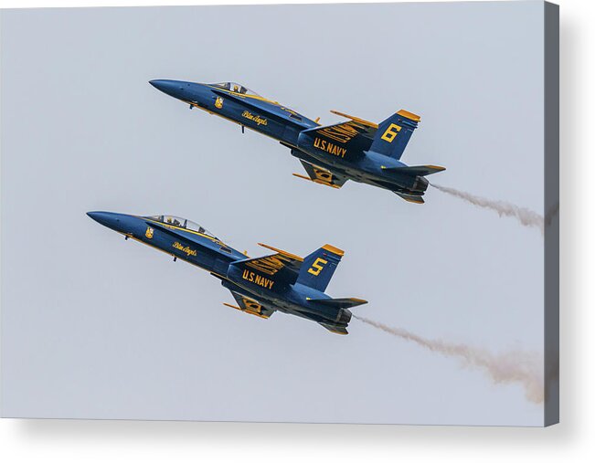  Acrylic Print featuring the photograph Airshow 21 by Les Greenwood