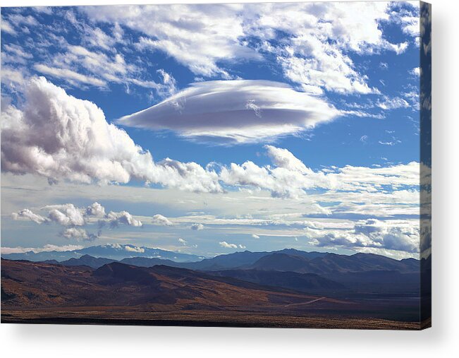 Red Rock Canyon Acrylic Print featuring the photograph Lenticular Cloud Over Red Rock Canyon by Viktor Savchenko