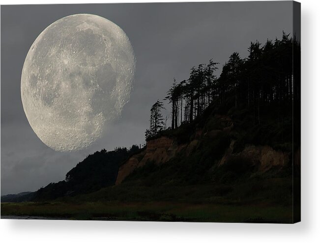 Landscape Acrylic Print featuring the photograph Moon at Roosevelt Beach WA by Bob Cournoyer
