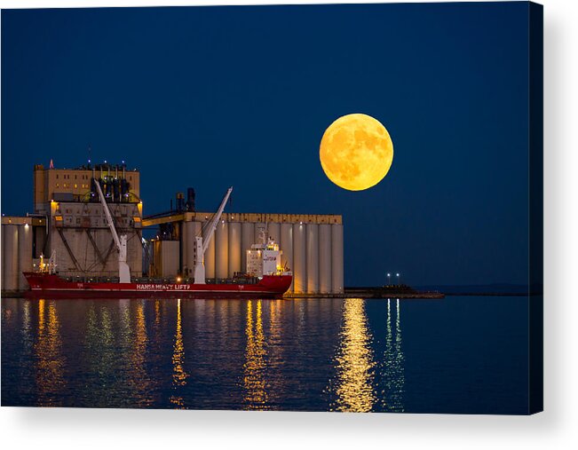 Supermoon Acrylic Print featuring the photograph Moonrise by Linda Ryma