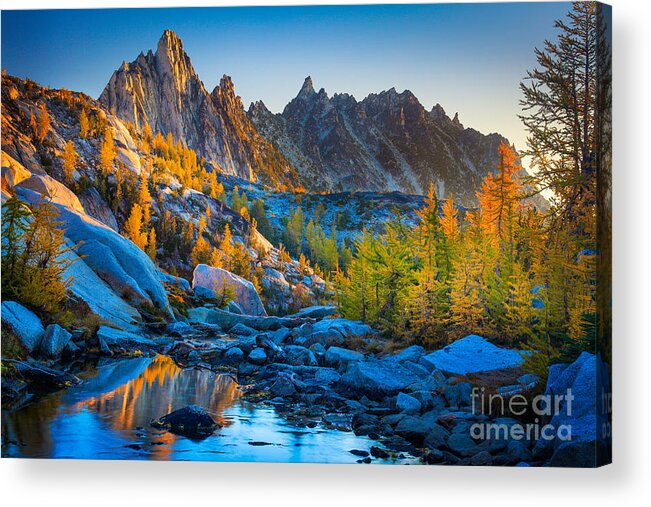 Alpine Lakes Wilderness Acrylic Print featuring the photograph Mountainous Paradise by Inge Johnsson