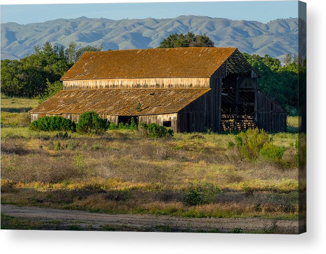 Old Barn Acrylic Print featuring the photograph River Road Barn by Derek Dean
