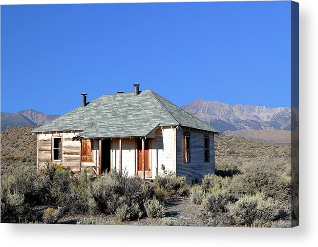 Sierra Acrylic Print featuring the photograph Sierra Nevada Farmhouse by Nicholas Blackwell