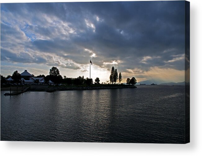 Sun Acrylic Print featuring the photograph Sunray's at dusk by Terry Dadswell