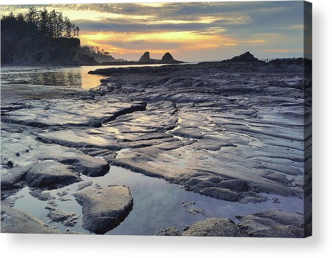 Sunset Beach Acrylic Print featuring the photograph Sunset Glow by Suzy Piatt