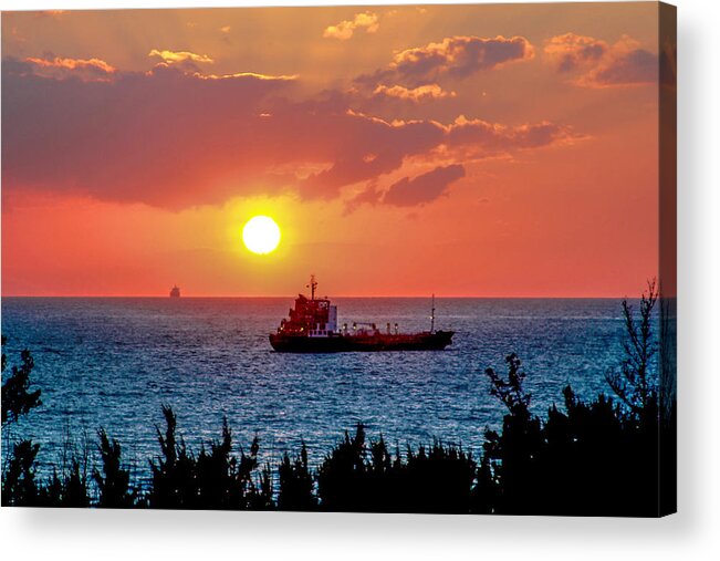 Sunset Acrylic Print featuring the photograph Sunset On The Horizon by Mike Dunn