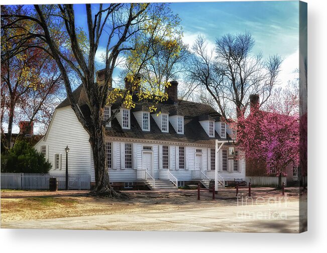 Williamsburg Acrylic Print featuring the photograph The Wetherburn Tavern by Lois Bryan