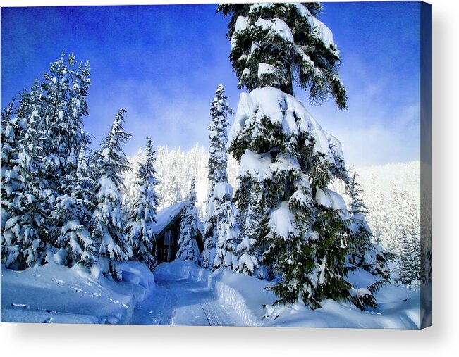 White Pass Chalet Acrylic Print featuring the photograph White Pass Chalet by Lynn Hopwood
