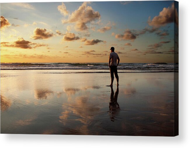 Water's Edge Acrylic Print featuring the photograph Atardecer En Zumaia by Inaest Photography