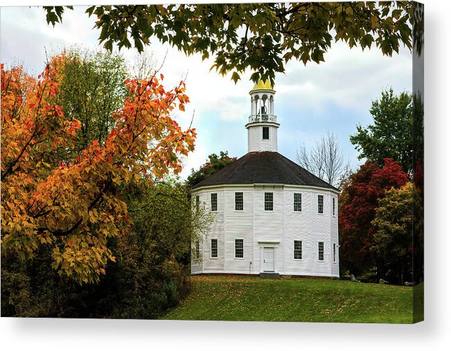 Richmond Vermont Acrylic Print featuring the photograph Autumn Day at Richmond Vermont Round Church by Jeff Folger