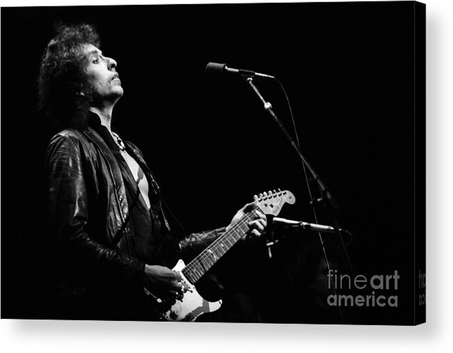 People Acrylic Print featuring the photograph Bob Dylan At Madison Square Garden by The Estate Of David Gahr