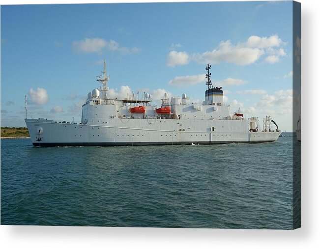 Usns Waters Acrylic Print featuring the photograph The USNS Waters enters Port Canaveral. by Bradford Martin