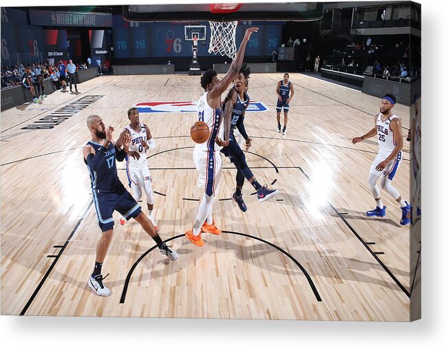 Nba Pro Basketball Acrylic Print featuring the photograph Memphis Grizzlies v Philadelphia 76ers by Joe Murphy