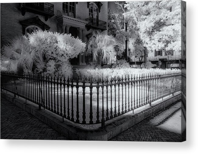 Marietta Georgia Acrylic Print featuring the photograph Mercer House by Tom Singleton