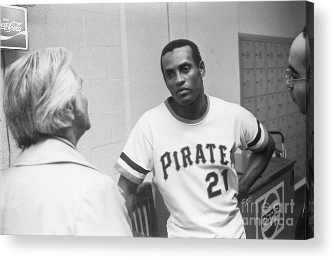 People Acrylic Print featuring the photograph Roberto Clemente by Morris Berman