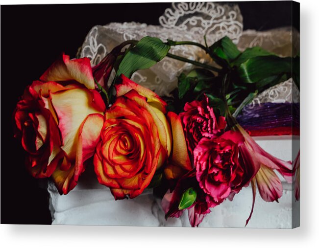 Flowers Roses Canada France Utah Wisconsin Door County Michigan Nebraska Oakland A Beverly Hills Hollywood Washington Dc Acrylic Print featuring the photograph Roses by Windshield Photography