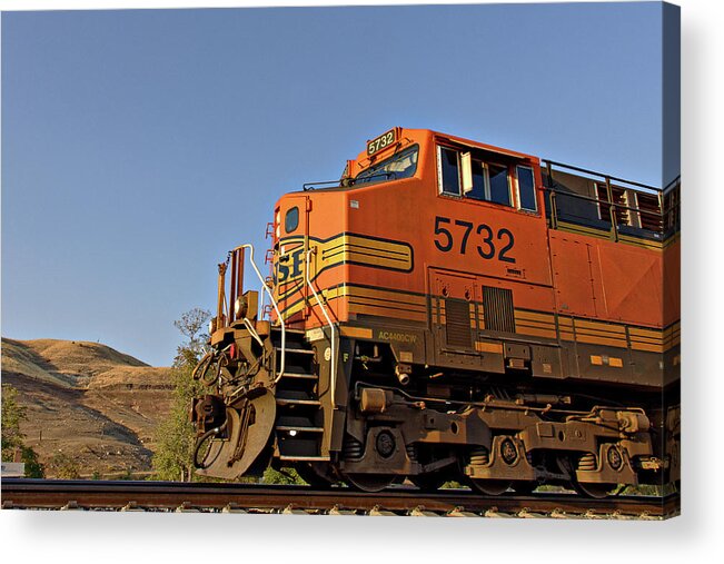 The Great Pumpkin Acrylic Print featuring the photograph The Great Pumpkin -- BNSF GE AC4400CW in Caliente, California by Darin Volpe