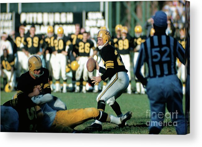 People Acrylic Print featuring the photograph Pittsburgh Steelers Bobby Layne by Bettmann