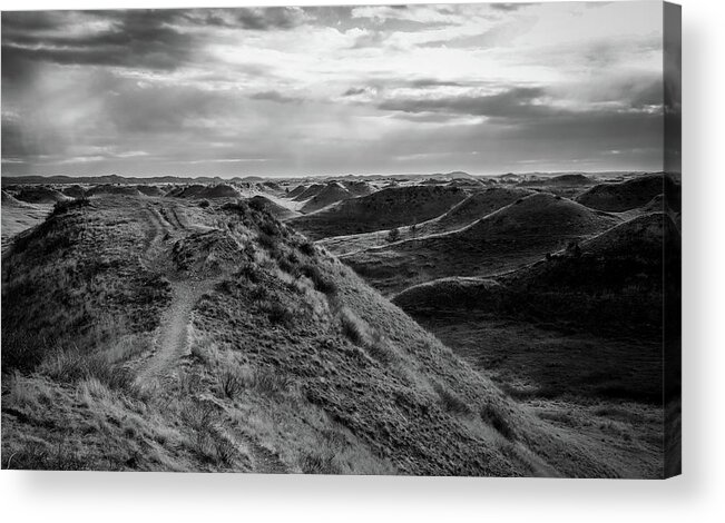 Badlands Hiking Trail Acrylic Print featuring the photograph Through The Badlands Black And White by Dan Sproul