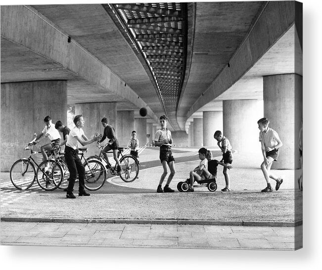 Horizontal Acrylic Print featuring the photograph 2nd Of August 1962. Dusseldorf by Keystone-france